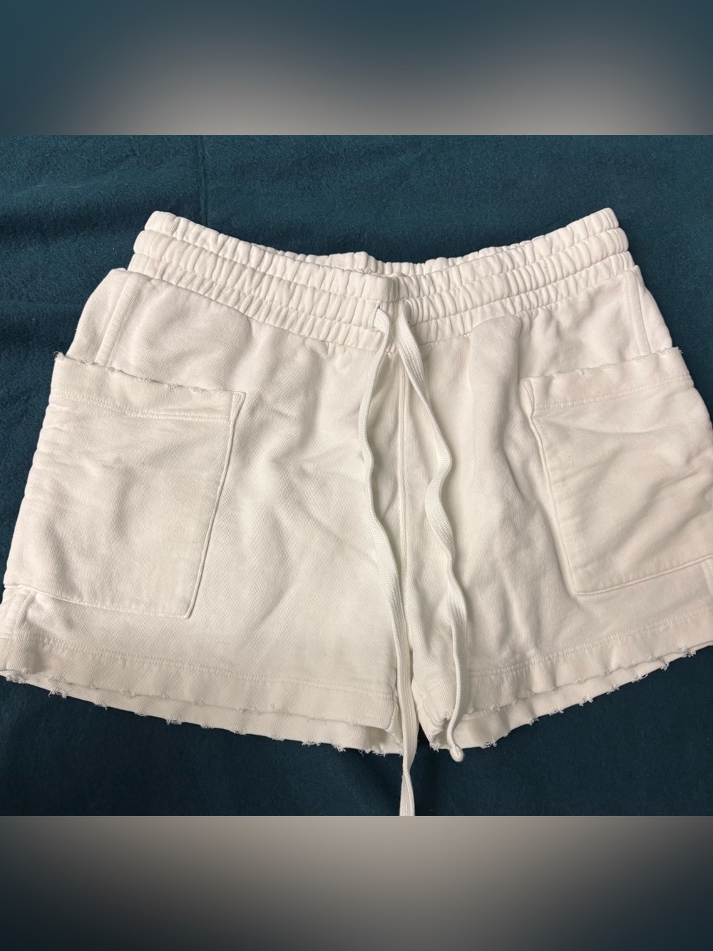 AMO White Drawstring Elastic Waist Casual Shorts